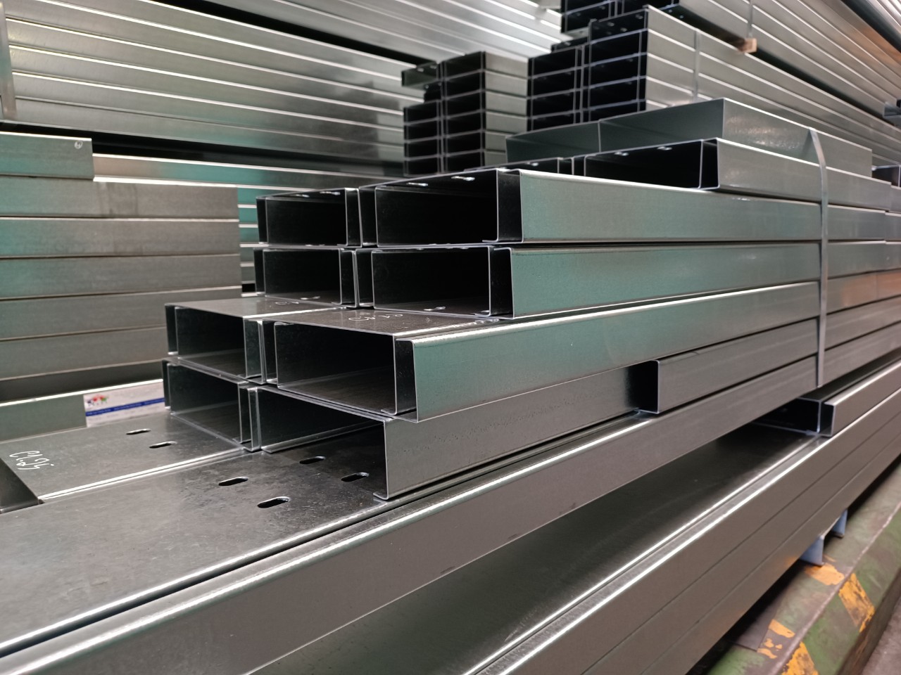 Xà gồ C180x60 Đà Nẵng